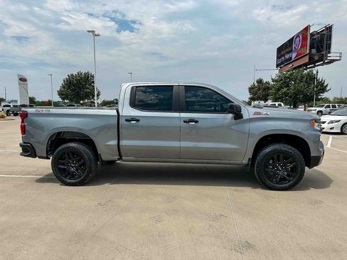 Used 2025 Chevrolet Silverado 1500 LT Trail Boss w/ Convenience Package II AWD/4WD image 2