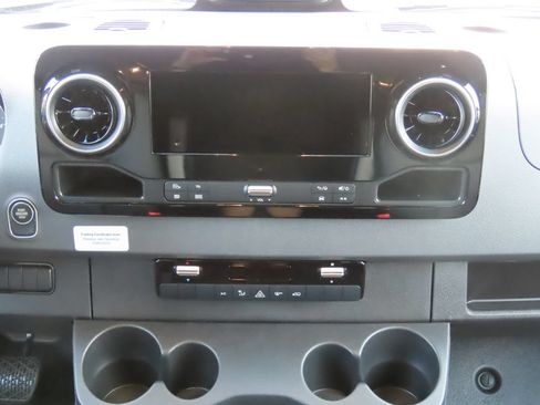 Used 2025 Mercedes-Benz Sprinter 2500 image 15