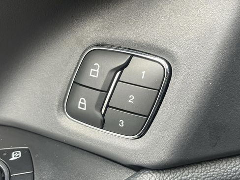 Used 2024 Ford Expedition XLT image 12