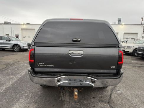 Used 2015 Toyota Tacoma 4x4 Double Cab w/ TRD Off-Road Package image 4