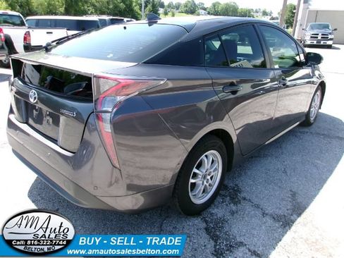 Used 2018 Toyota Prius Two w/ Prius Two Safety Plus Package FWD image 5
