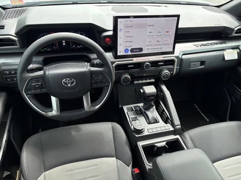 Used 2025 Toyota Tacoma TRD Off-Road AWD/4WD image 13