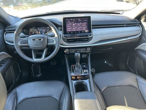 Used 2024 Jeep Compass Latitude image 32