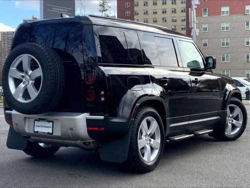 Used 2025 Land Rover Defender 110 S image 12