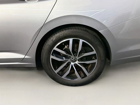 Used 2025 Volkswagen Jetta SE FWD image 11
