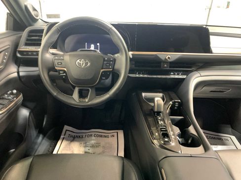 Used 2025 Toyota Crown Signia w/ Advanced Technology Package AWD/4WD image 4