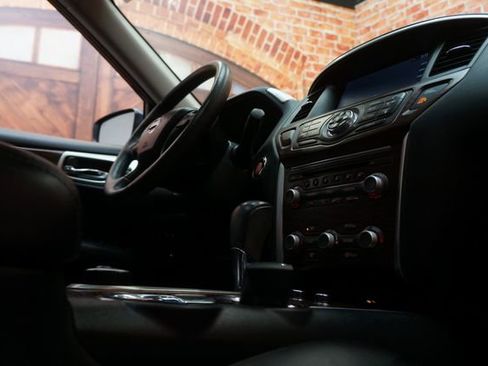 Used 2018 Nissan Pathfinder Platinum AWD/4WD image 56