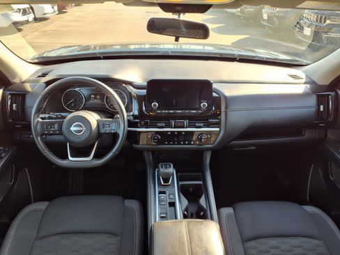 Used 2025 Nissan Pathfinder SV image 15