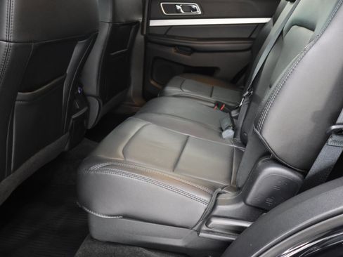 Used 2017 Ford Explorer XLT w/ Equipment Group 202A AWD/4WD image 36