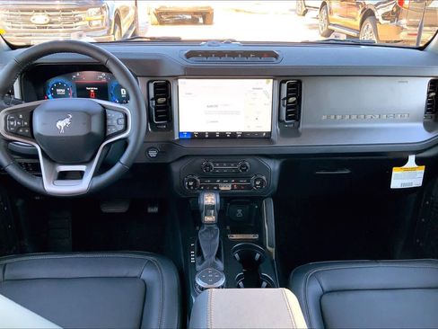 New 2025 Ford Bronco Badlands image 5
