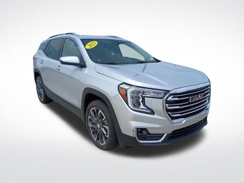 Certified 2022 GMC Terrain SLT image 3