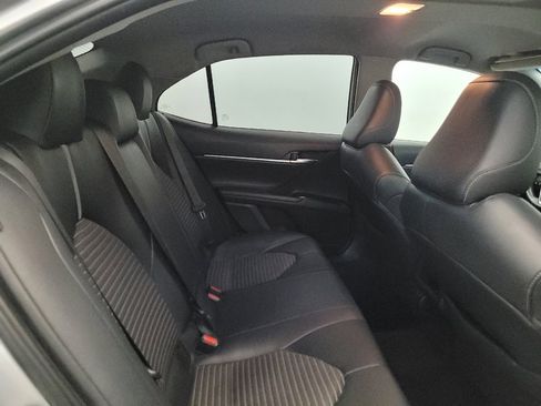 Used 2018 Toyota Camry SE FWD image 19