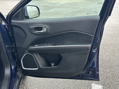 Used 2018 Jeep Compass Limited w/ Navigation Group image 23