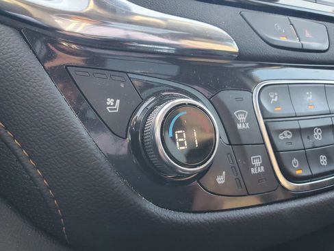 Used 2023 Chevrolet Equinox Premier image 21