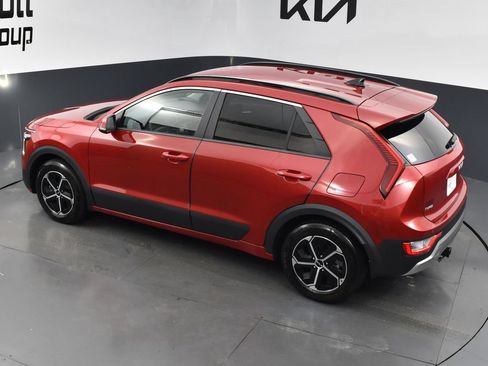 Used 2025 Kia Niro EX FWD image 11