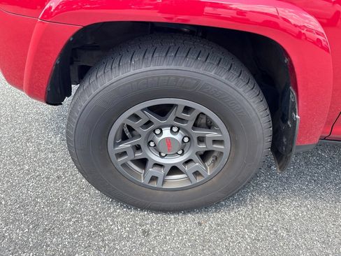 Used 2022 Toyota 4Runner TRD Off-Road Premium w/ Moonroof Package AWD/4WD image 13