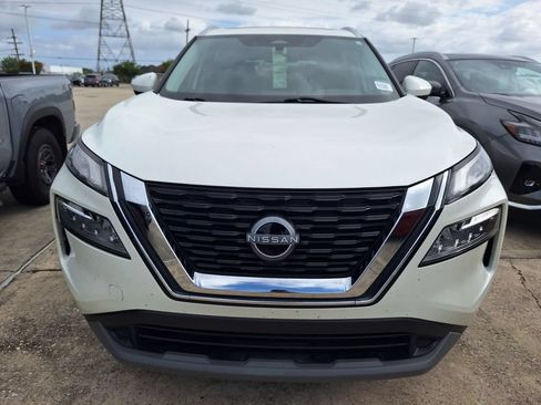Used 2023 Nissan Rogue SV w/ SV Premium B Package FWD image 2