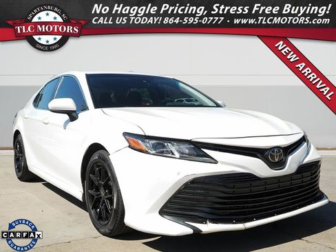 Used 2018 Toyota Camry LE image 1