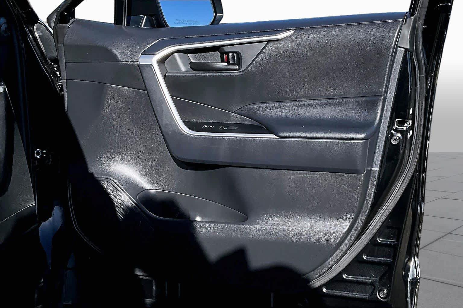 Certified 2025 Toyota RAV4 LE AWD/4WD image 22