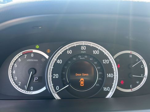 Used 2017 Honda Accord Touring image 11