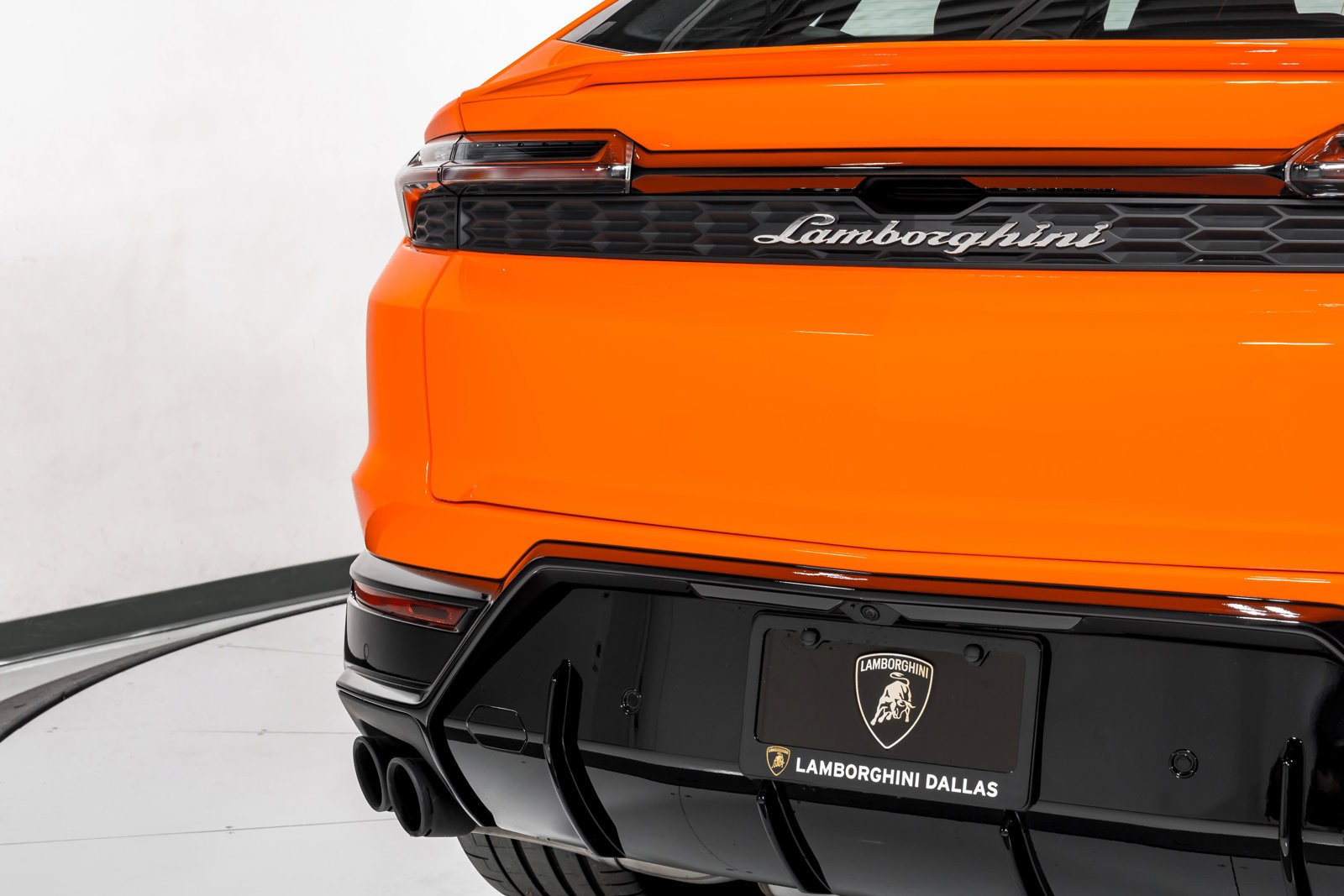 Used 2025 Lamborghini Urus SE AWD/4WD image 57