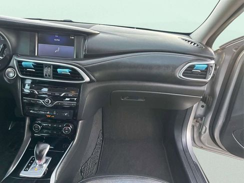 Used 2018 INFINITI QX30 Premium w/ Cargo Package image 14