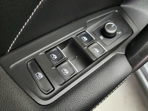 Used 2022 Volkswagen Tiguan SE FWD image 21
