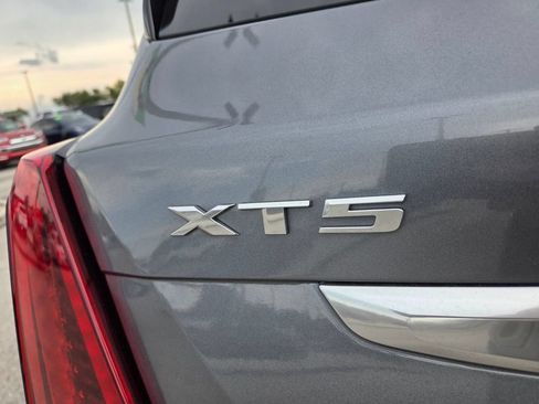 Used 2021 Cadillac XT5 Premium Luxury FWD image 8