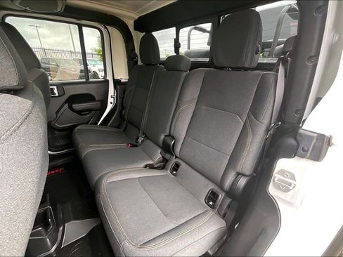 Used 2025 Jeep Gladiator Sport image 36