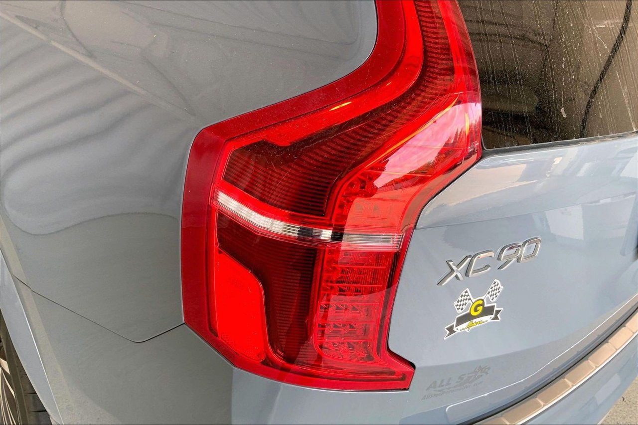 Used 2020 Volvo XC90 T6 Momentum w/ Protection Package Premier AWD/4WD image 13