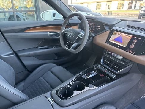 Used 2022 Audi e-tron GT Premium Plus image 13