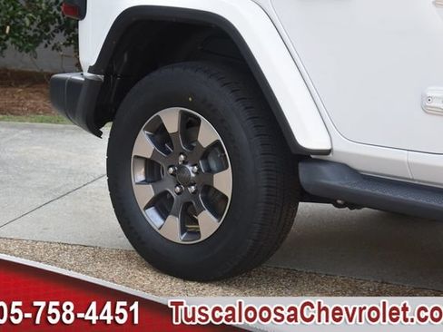 Used 2018 Jeep Wrangler Unlimited Sahara AWD/4WD image 16