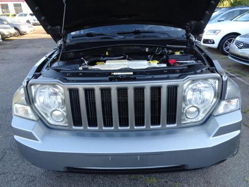 Used 2012 Jeep Liberty Sport image 23