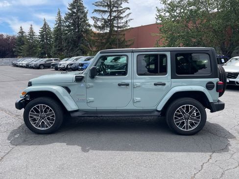 Used 2023 Jeep Wrangler Unlimited Sahara w/ Cold Weather Group AWD/4WD image 2