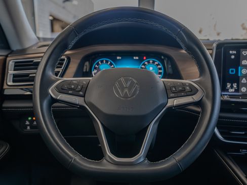 Used 2024 Volkswagen Atlas SE AWD/4WD image 9