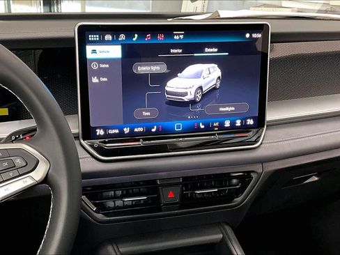 New 2026 Volkswagen Tiguan SE image 9