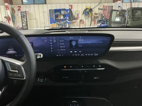 Certified 2025 Buick Enclave Preferred AWD/4WD image 16