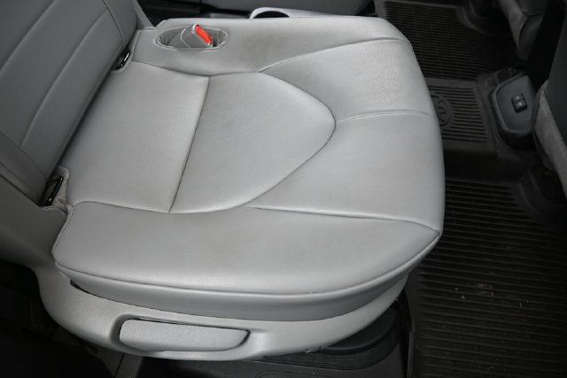 Used 2021 Toyota Highlander XLE AWD/4WD image 16