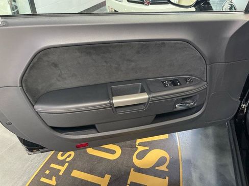 Used 2012 Dodge Challenger SRT8 RWD image 27