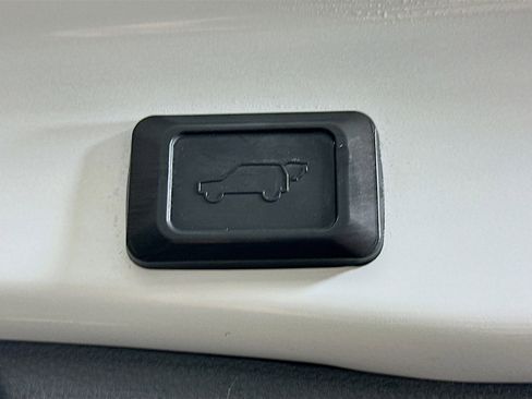 Used 2020 Toyota RAV4 XLE Premium image 29