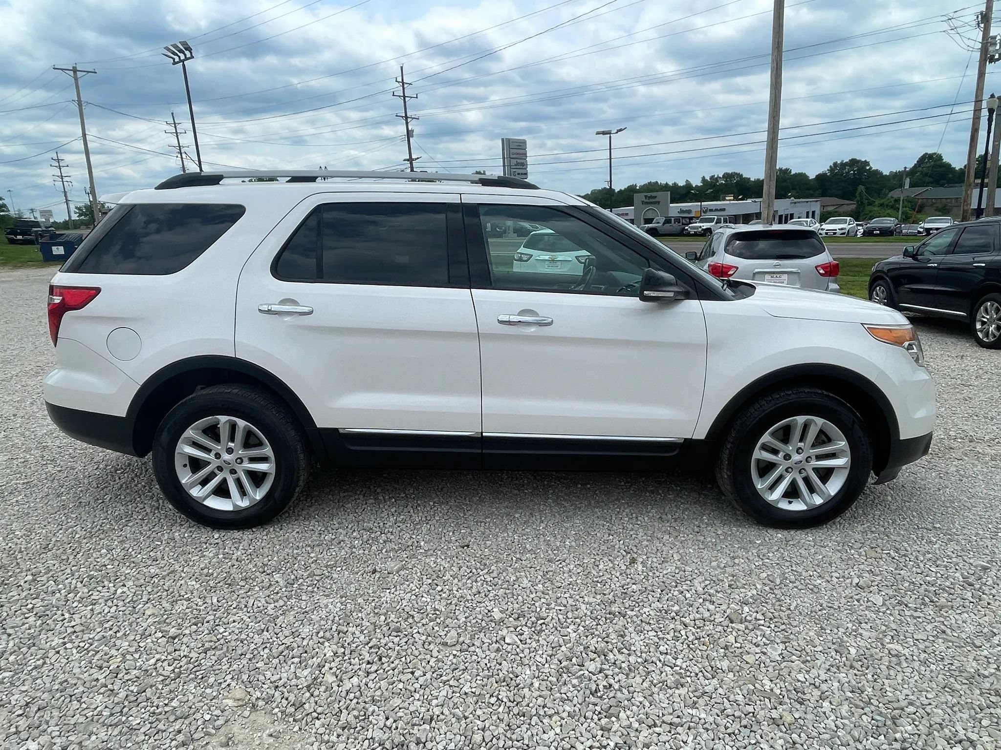 Used 2014 Ford Explorer XLT w/ Equipment Group 202A AWD/4WD image 6