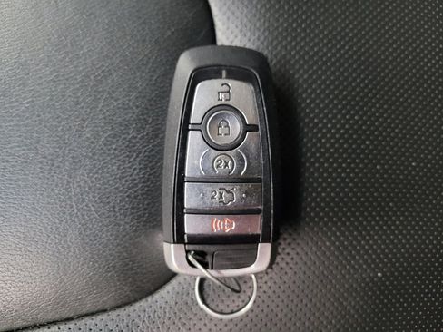 Used 2018 Ford Edge Titanium w/ Equipment Group 302A AWD/4WD image 32