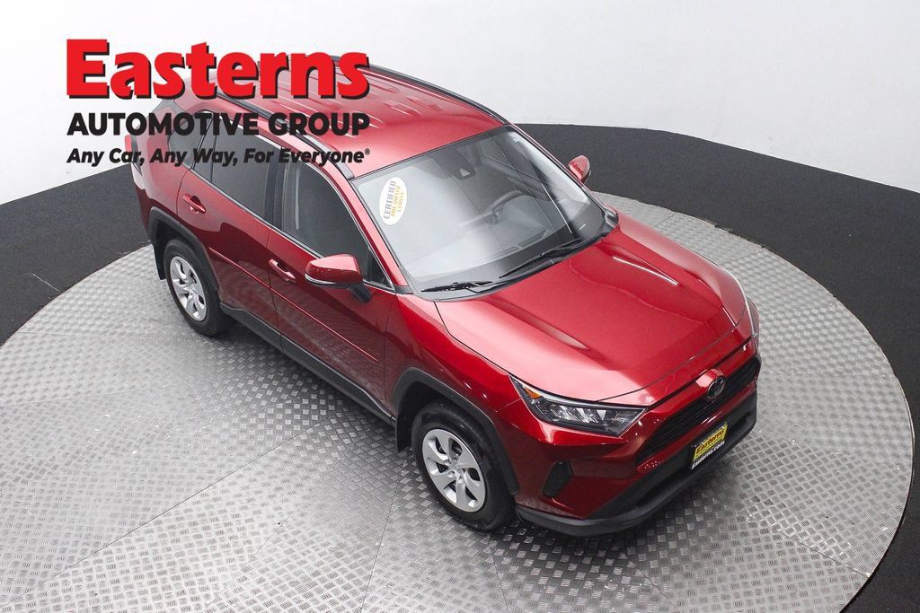 Used 2021 Toyota RAV4 LE AWD/4WD image 3