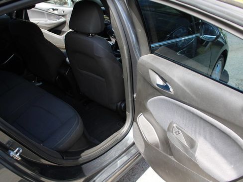 Used 2018 Chevrolet Cruze LT w/ Convenience Package image 30