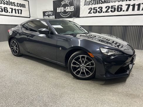 Used 2017 Toyota 86 RWD image 1