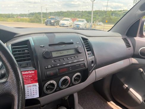 Used 2005 Toyota Tacoma 2WD Regular Cab image 19