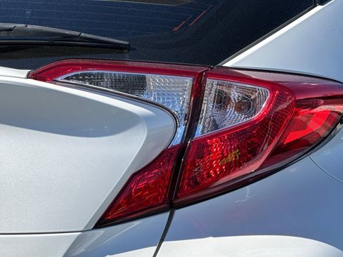 Used 2019 Toyota C-HR LE image 45