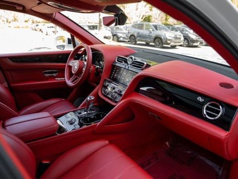 Used 2022 Bentley Bentayga image 31