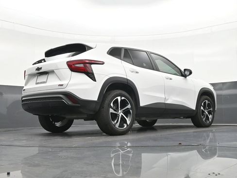 Used 2024 Chevrolet Trax RS FWD image 29