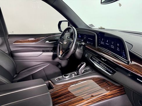 Used 2022 Cadillac Escalade ESV Luxury image 17